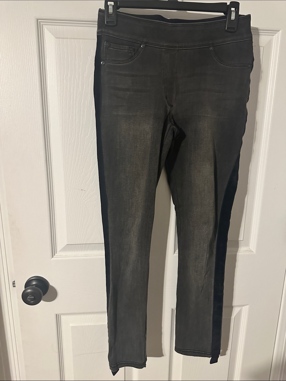 Peter Nygard Black Skinny Jeans with velvet detail